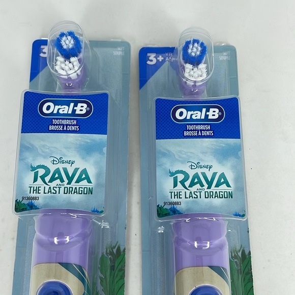 New 2 - Oral-B Kids Battery Powered Electric Toothbrush Featuring Disney’s Raya - Picture 2 of 5